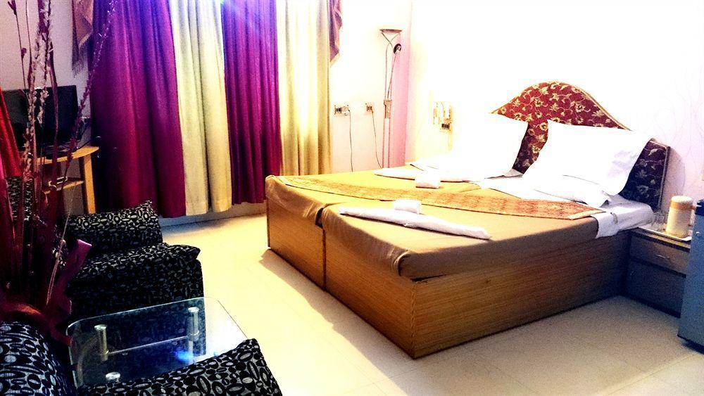 Treebo Trend Gupta Inn Varanasi Exterior foto