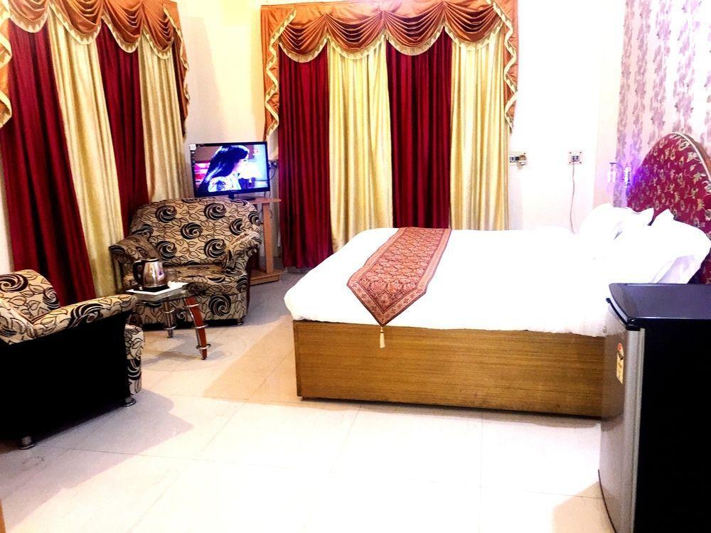 Treebo Trend Gupta Inn Varanasi Exterior foto