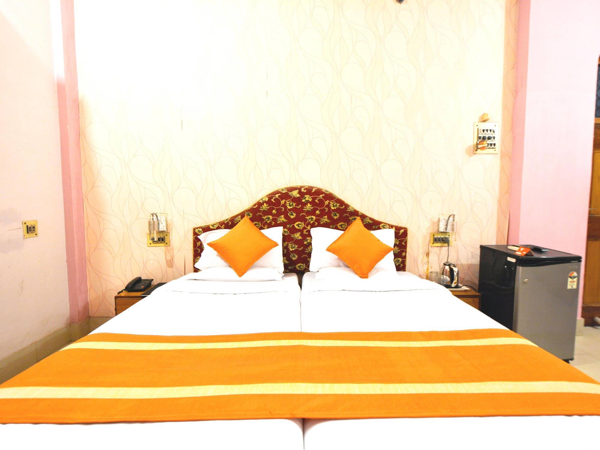 Treebo Trend Gupta Inn Varanasi Exterior foto