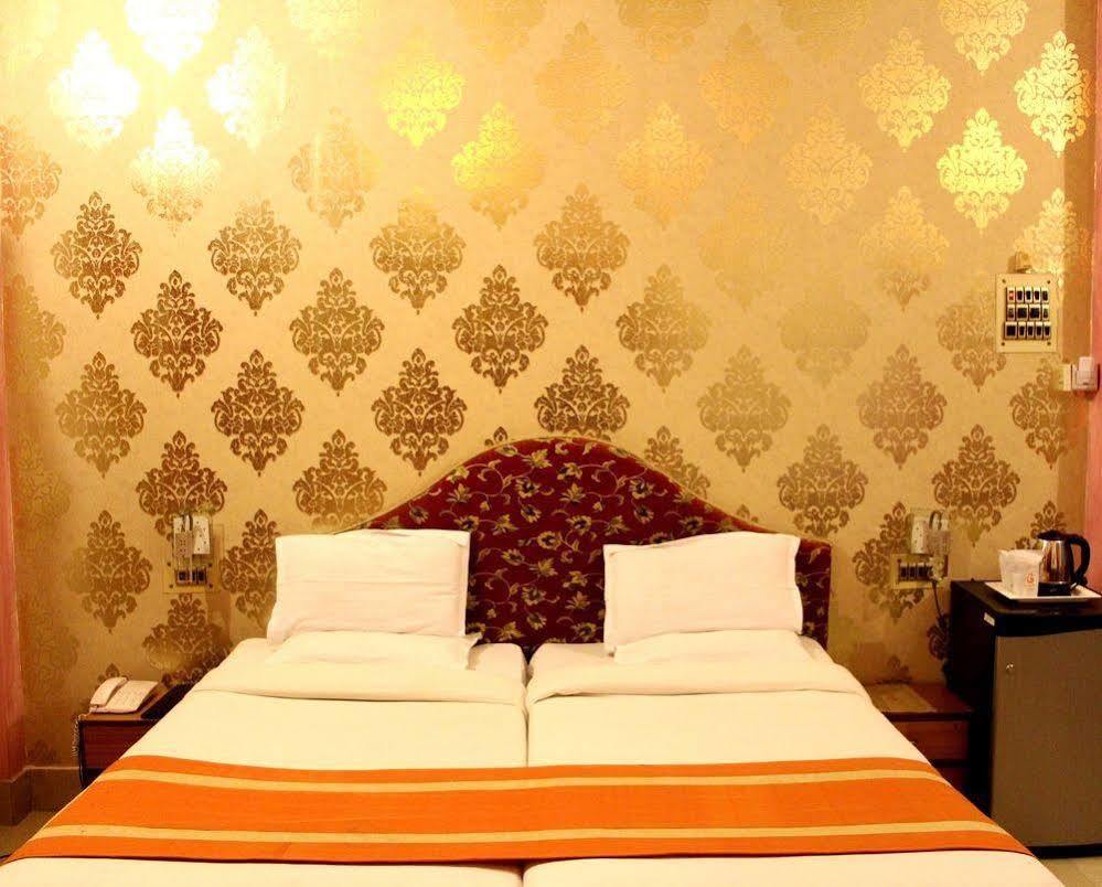 Treebo Trend Gupta Inn Varanasi Exterior foto