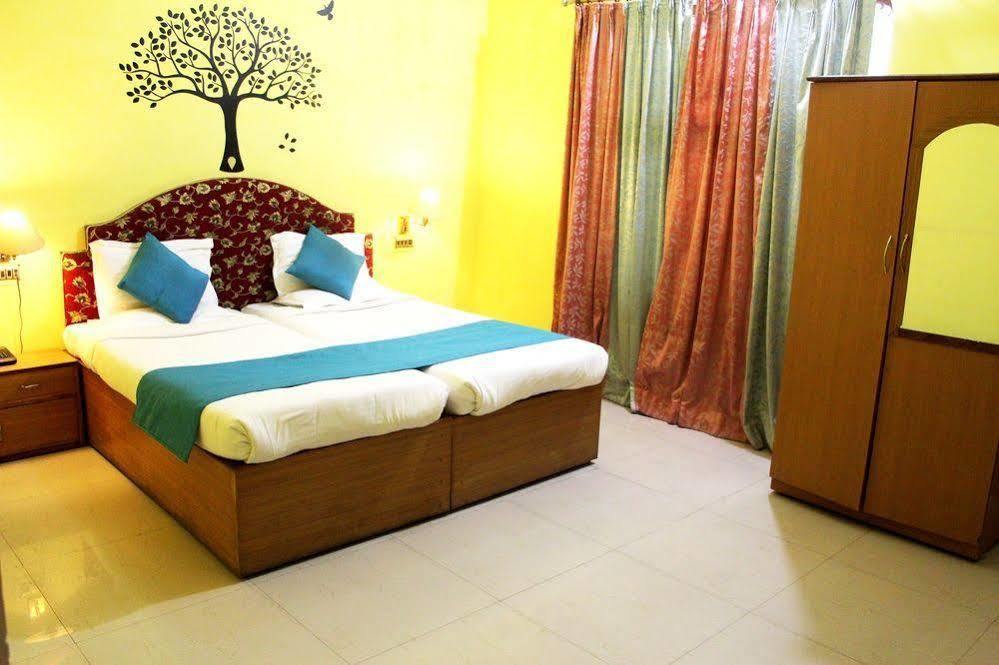 Treebo Trend Gupta Inn Varanasi Exterior foto