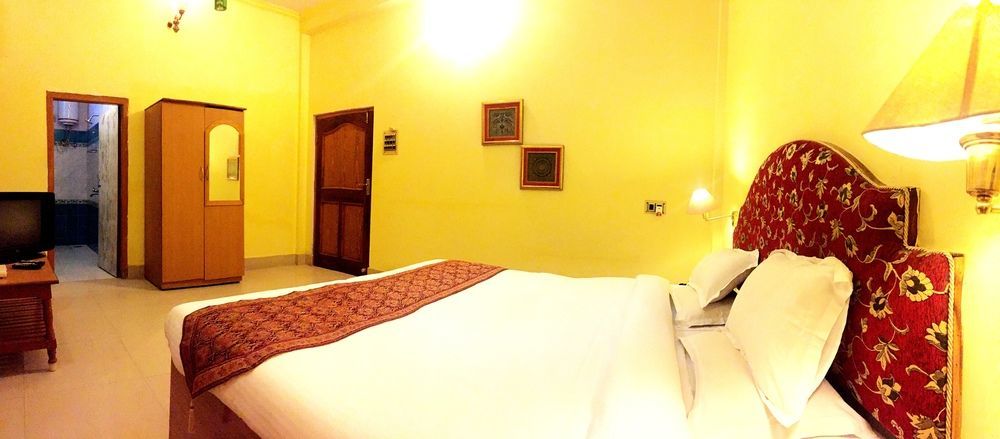 Treebo Trend Gupta Inn Varanasi Exterior foto