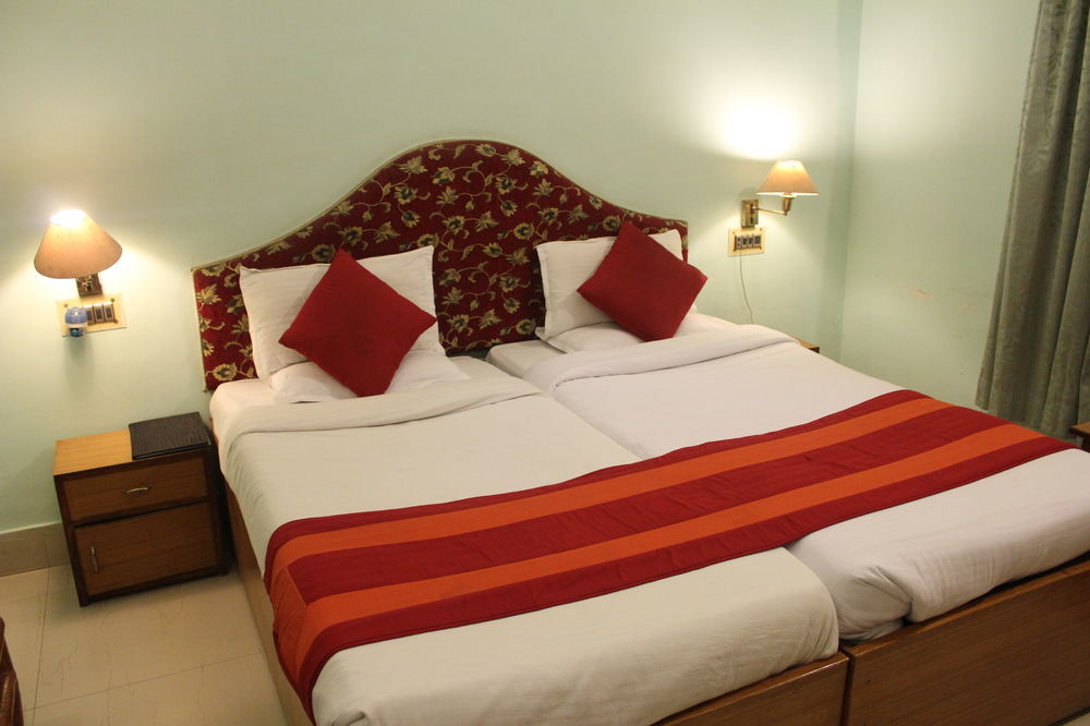 Treebo Trend Gupta Inn Varanasi Exterior foto