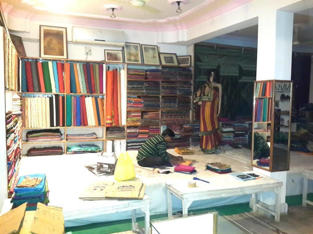 Treebo Trend Gupta Inn Varanasi Exterior foto