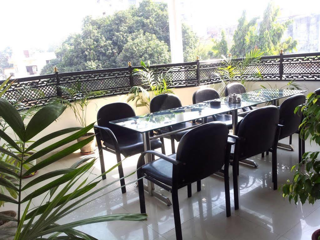 Treebo Trend Gupta Inn Varanasi Exterior foto