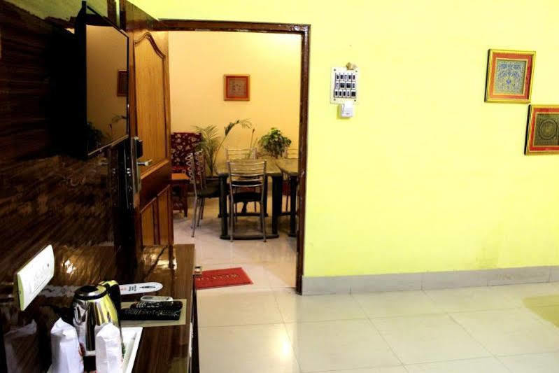 Treebo Trend Gupta Inn Varanasi Exterior foto