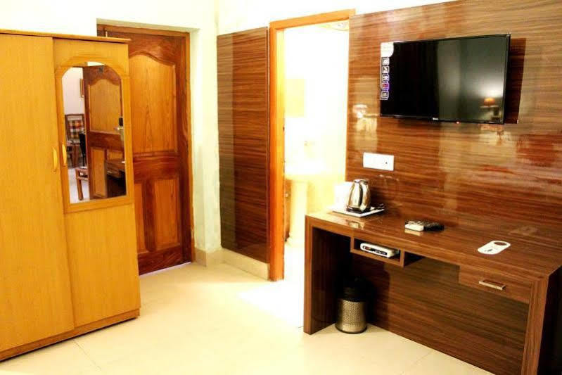 Treebo Trend Gupta Inn Varanasi Exterior foto