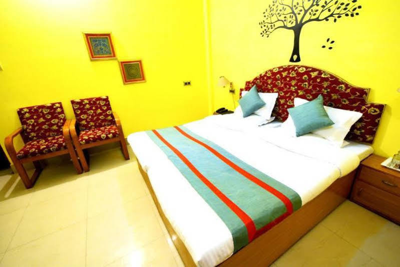 Treebo Trend Gupta Inn Varanasi Exterior foto
