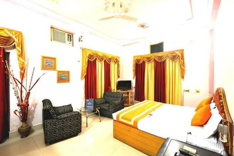 Treebo Trend Gupta Inn Varanasi Exterior foto